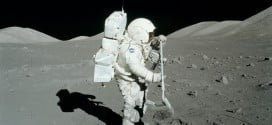 Astronot Nasıl Olunur ? Astronot Nasıl Olunur ? Günümüz teknolojileri ile uzay bize bir adım kadar yakın cümlesini henüz kuramıyor olsak da uzaya gitmek artık eskiye oranla daha kolay. Çocukluk hayaliniz bir tutkuya dönüştü ve yerküreye yukardan, ama çok yukardan bakmak, Ay’a yaklaşmak hatta belki de Marsta yaşamak istiyorsunuz. Evet Türkiye’de astronot olmak  bugüne kadar mümkün olmadı ama sonuçta siz artık ülkeler üstü uzay adamı olmak istiyorsunuz, dolayısıyla astronot olmak için devletler arası sınırlar sizin için artık ufak birer engelden ibaret.